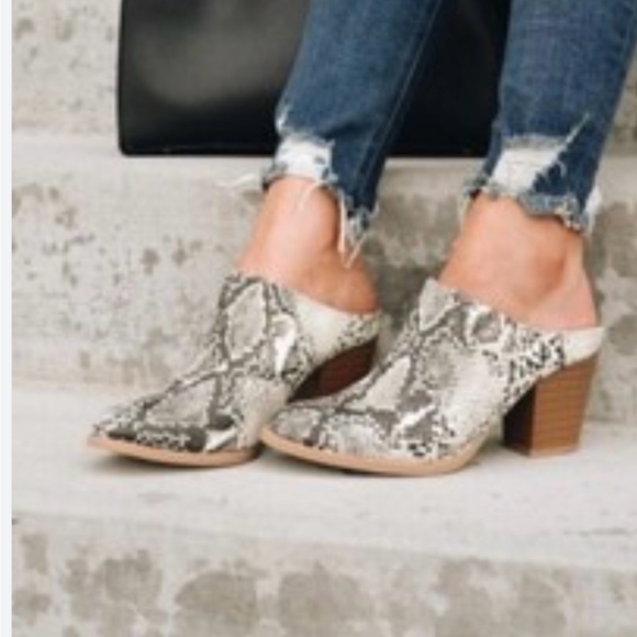 American Rag Denim Blue & Cream Mules with Snakeskin Pattern - Picture 3 of 8